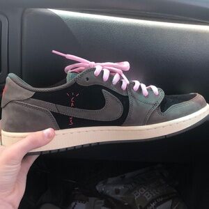 Size 11.5 Travis Scott’s really nice shoes never worn